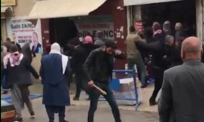 AKP seçim ofisinde silahlı kavga