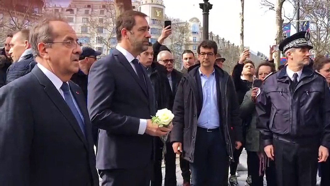 "Honte à eux" : Christophe Castaner dépose une fleur devant la plaque de Xavier Jugelé, endommagée lors de la manifestation des "gilets jaunes"