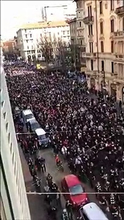 _Invasion in Mailand_- 15.000 Eintracht-Fans feiern Frankfurter Viertelfinal-Einzug