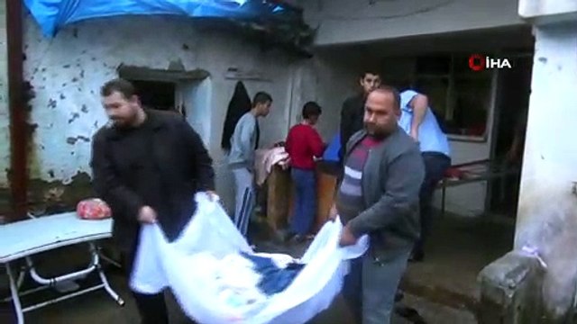 Aşırı yağış nedeniyle evin çatısı çöktü