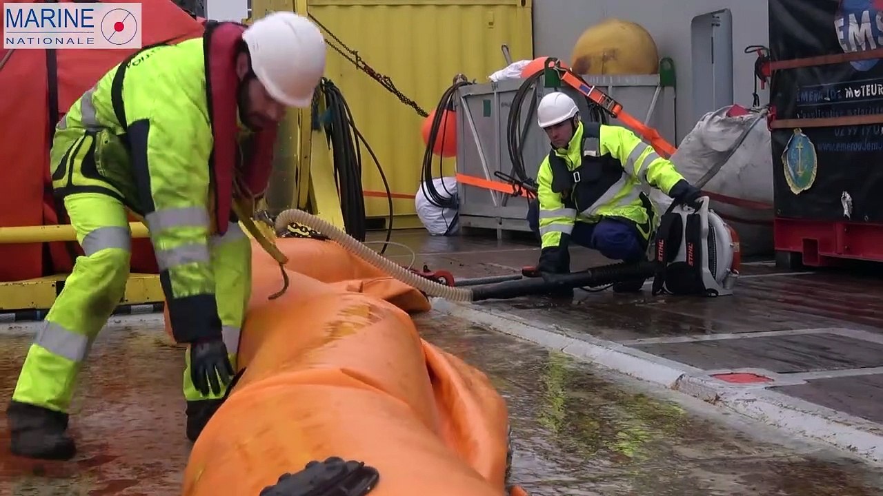 Ölteppich bedroht Strände an französischer Atlantikküste