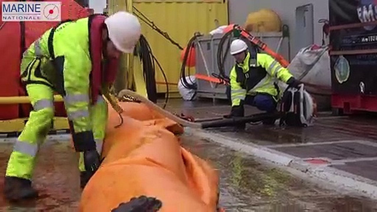 Ölteppich bedroht Strände an französischer Atlantikküste