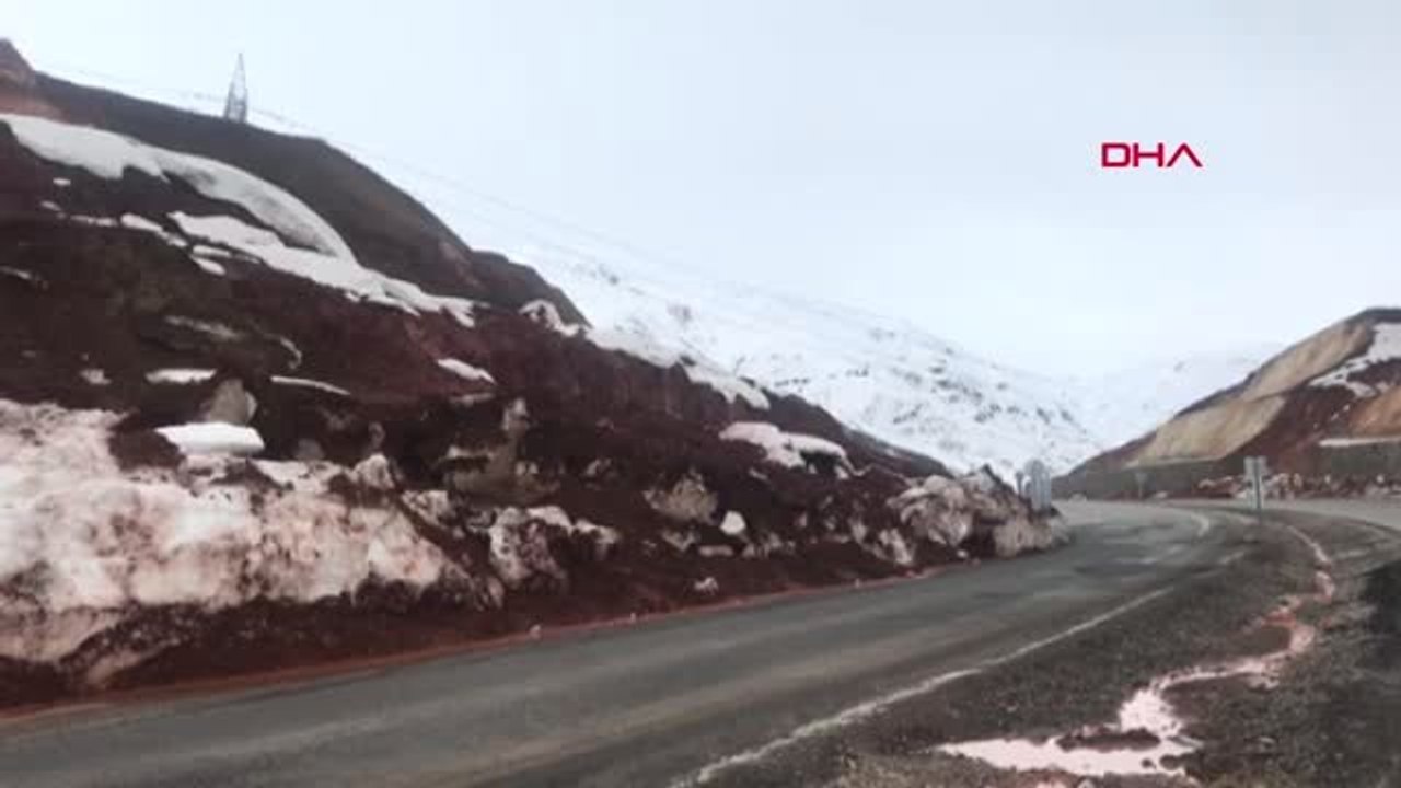 Bingöl-Karlıova Karayolunda Heyelan