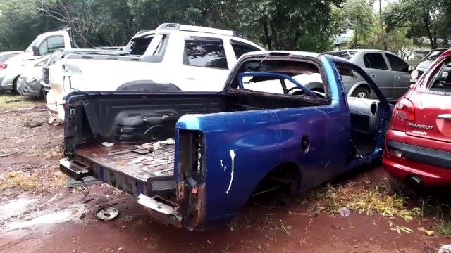 Dono de carro furtado em 2017 reconhece veículo 'depenado' e chama a PM