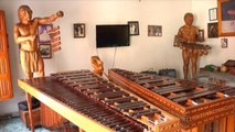 La familia Nandayapa cumple mas de un siglo fabricando marimbas en México