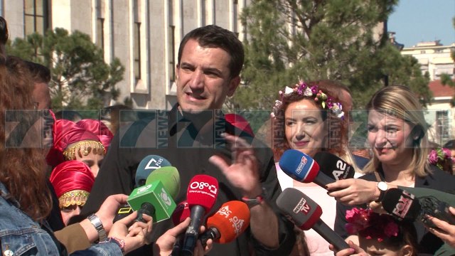 VELIAJ IRONI ME OPOZITEN, «TIRANA E REFUZON DHUNEN» - News, Lajme - Kanali 7