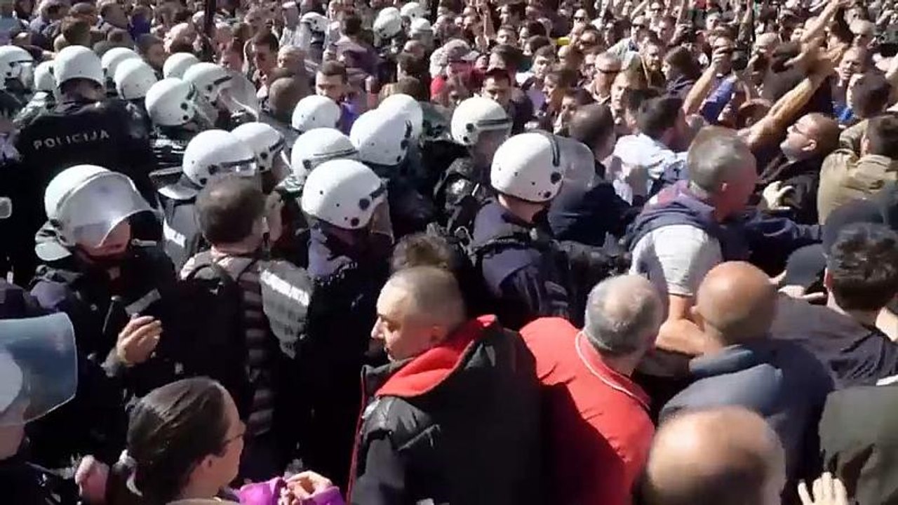 Proteste für mehr Medienfreiheit in Serbien