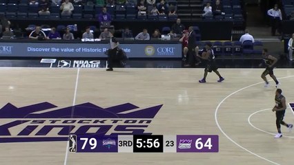 Chinanu Onuaku throws down the alley-oop!