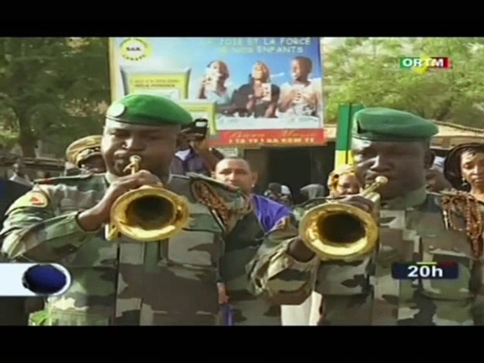 ORTM/Dépôt de gerbe de fleur en Hommage au 39ème anniversaire de la disparition de CABRAL par  le ministre  en charge de la solidarité