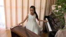 Talented Chinese girl plays piano and guzheng at the same time