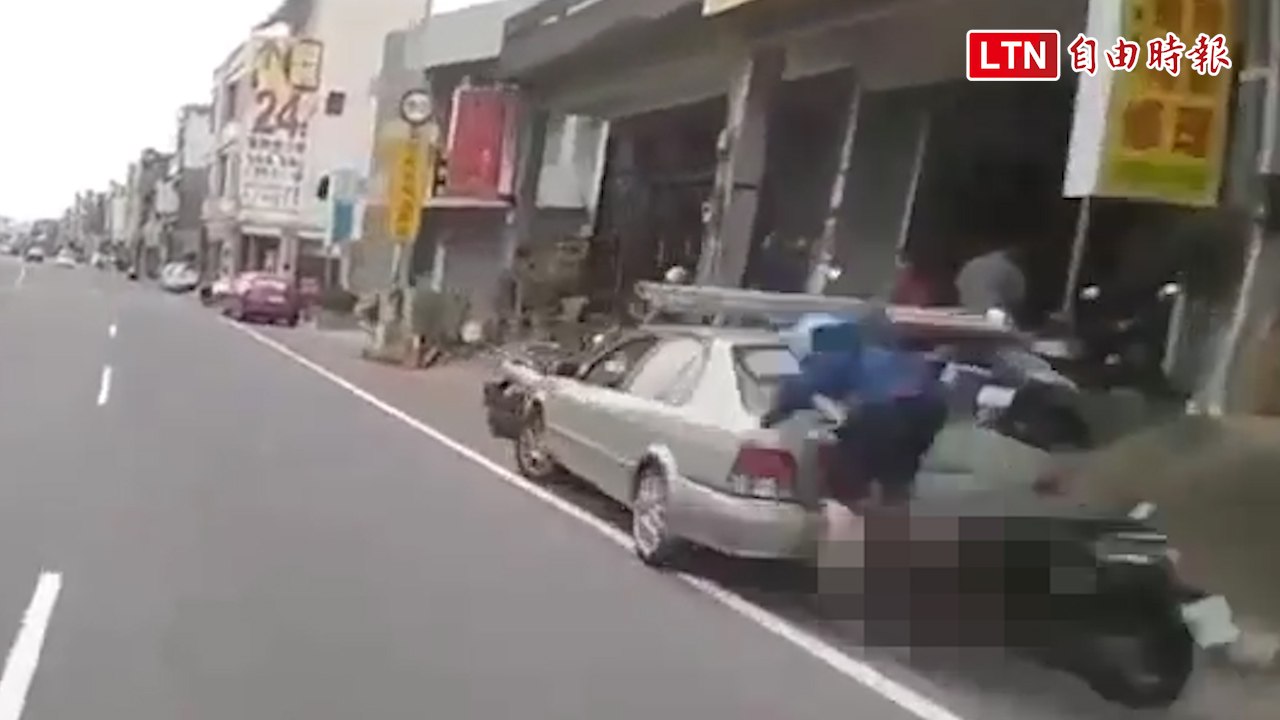 騎士飆速帥氣超車 下一秒GG了⋯