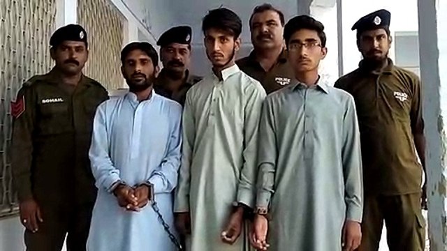 اویسا گروہ جو معصوم بچوں کے ساتھ زیادتی کی وڈیو کو انٹرنیٹ نیٹ پر وائرل کرتے تھے تھانہ بسال پوکیس ضلع اٹک کی حراست میں