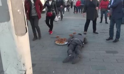 Hayrete düşüren dilencilik yöntemi