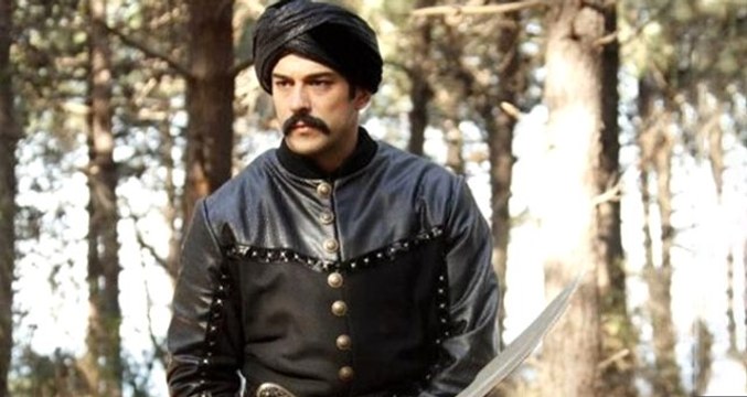 Diriliş Ertuğrul'un Kadrosuna Katılacak Olan Burak Özçivit, Rolüne Sıkı Şekilde Hazırlanıyor