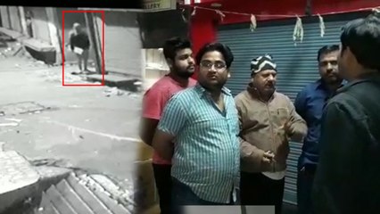 दुकानों की सुरक्षा में चौकीदार ने लगा दी जान की बाजी, देखें चौंका देने वाली घटना के सीसीवीटी फुटेज