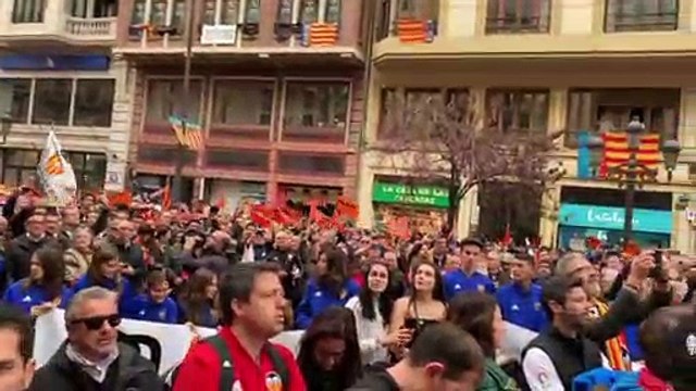 Centenario Valencia CF: Himno regional acaba en nos vamos a Sevilla