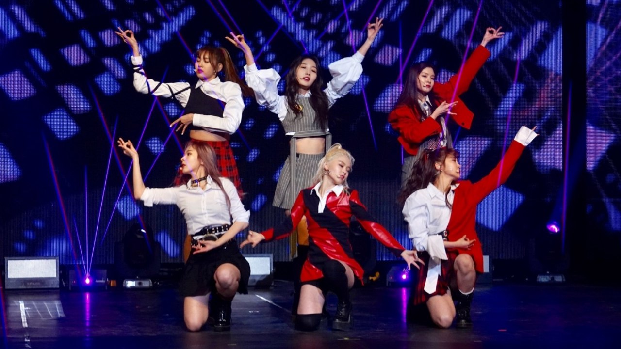 [Y영상] 에버글로우, 스파클링 시크美…타이틀곡 ‘봉봉쇼콜라’ / YTN