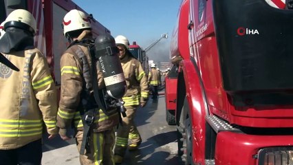 Saatlerdir devam eden fabrika yangınında alevler yükselmeye devam ediyor