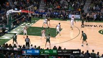 Giannis backs down Simmons and finishes with dunk