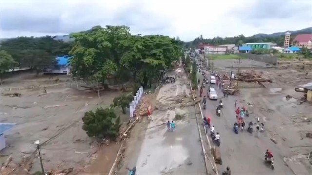 مقتل العشرات في فيضانات شرقي إندونيسيا