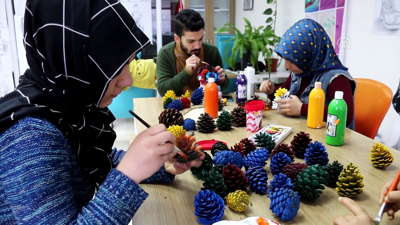 Kozalak, ağaç dalları ve yapraklar öğrencilerin yüzünü güldürüyor - ADIYAMAN