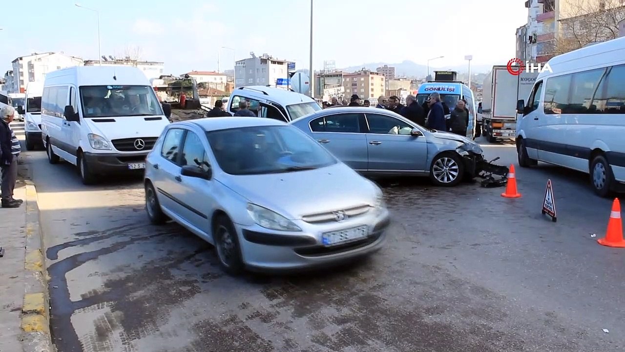 5 kişinin yaralandığı kaza anı kameraya böyle yansıdı