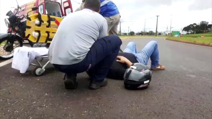 Descargar video: Colisão entre motos deixa dois feridos