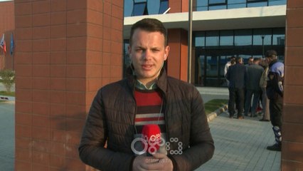 TV Ora - Dogjën goma dhe bllokuan rrugën, policia shoqëron banorë të Astirit