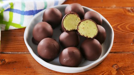 These Healthy Avocado Fudge Bites Sound Weird, Taste AMAZING