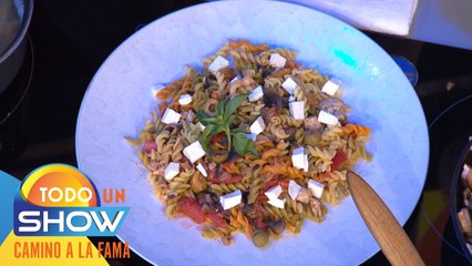 Todo Un Show | Kristal González nos enseña a preparar una deliciosa pasta con verduras y pollo, perfecta para este puente.