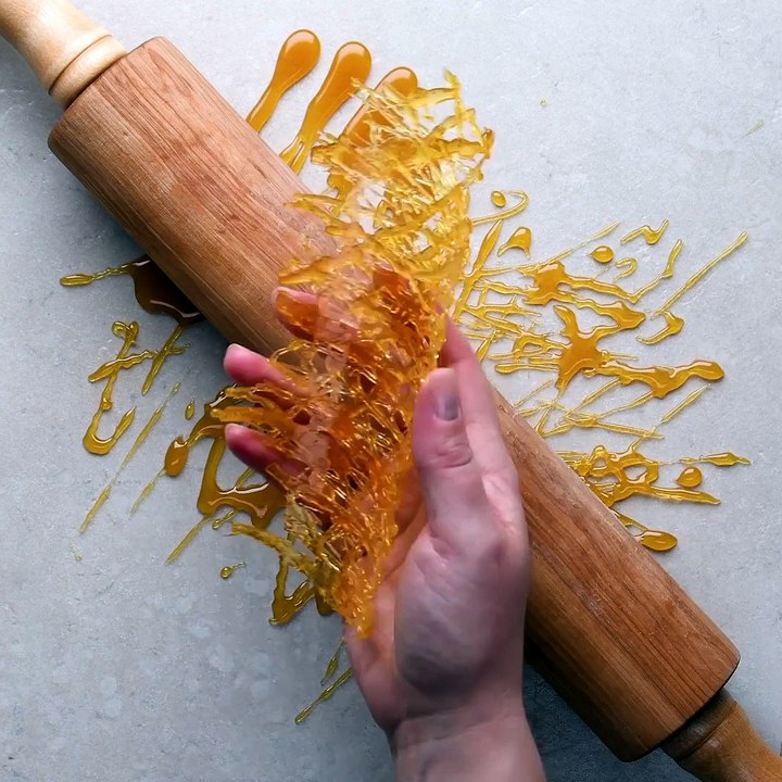 These fancy caramel decorations bring the heat!