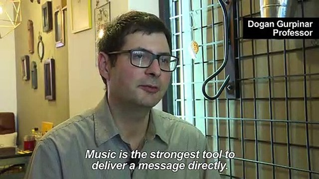 Turkey's Erdogan croons on campaign trail