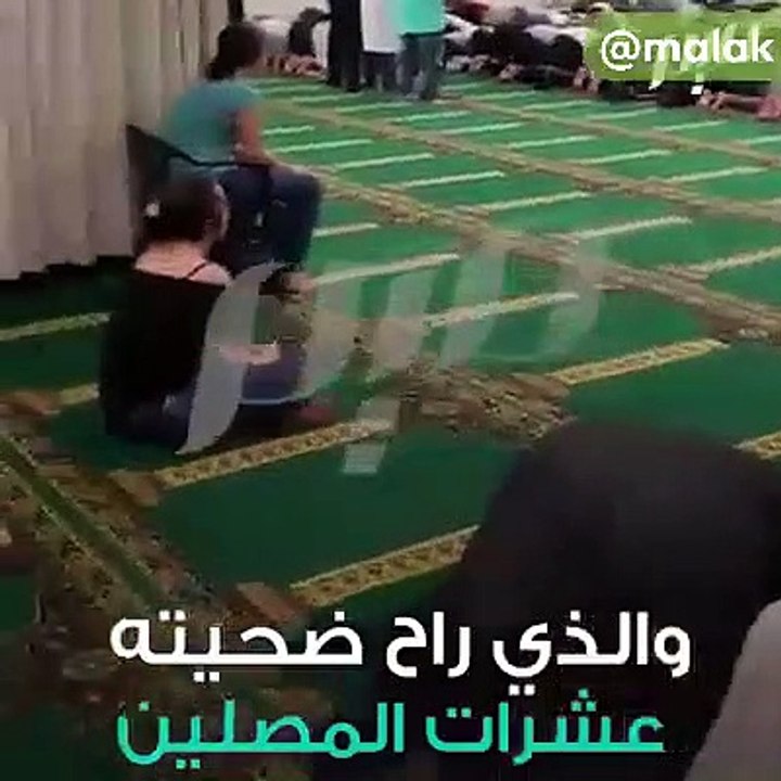 کوئی کہہ سکتا ہے کہ یہاں 50 سے زیادہ مسلمانوں کو دردناک طرح شہید کیا گیا تھا.. نیوزی لینڈ کے مقامی لوگ مسجد میں آکر کیا کر رہے ہیں ؟ دیکھیں