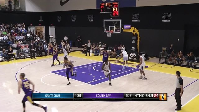 Travis Wear (16 points) Highlights vs. Santa Cruz Warriors