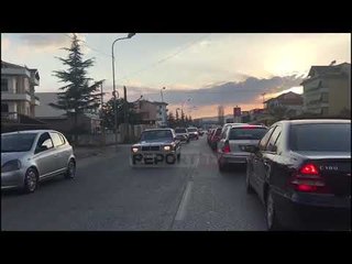 Makinat bëhen 'copash' në hyrje të Elbasanit, dy persona plagosen rëndë