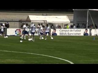 Iker Casillas estampa su rúbrica en CU