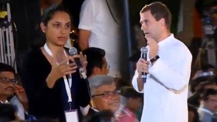 Tải video: A girl asks the question to Rahul Gandhi over 'Chowkidar Chor Hai'  | Oneindia News