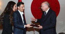 Mesut Özil'in Cumhurbaşkanı Erdoğan'a Davetiye Vermesine Tepki Gösterdiler!