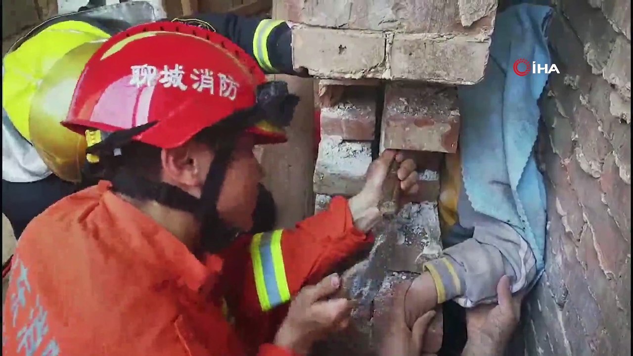 - İki Duvar Arasına Sıkışan Küçük Çocuk Kurtarıldı