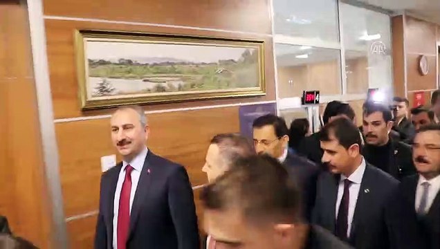 Adalet Bakanı Gül, hizmete açılan Bolu Adliye Sarayı'nda incelemelerde bulundu