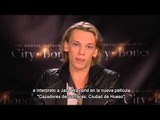 Jamie Campbell Bower nos invita a ver Cazadores de Sombras