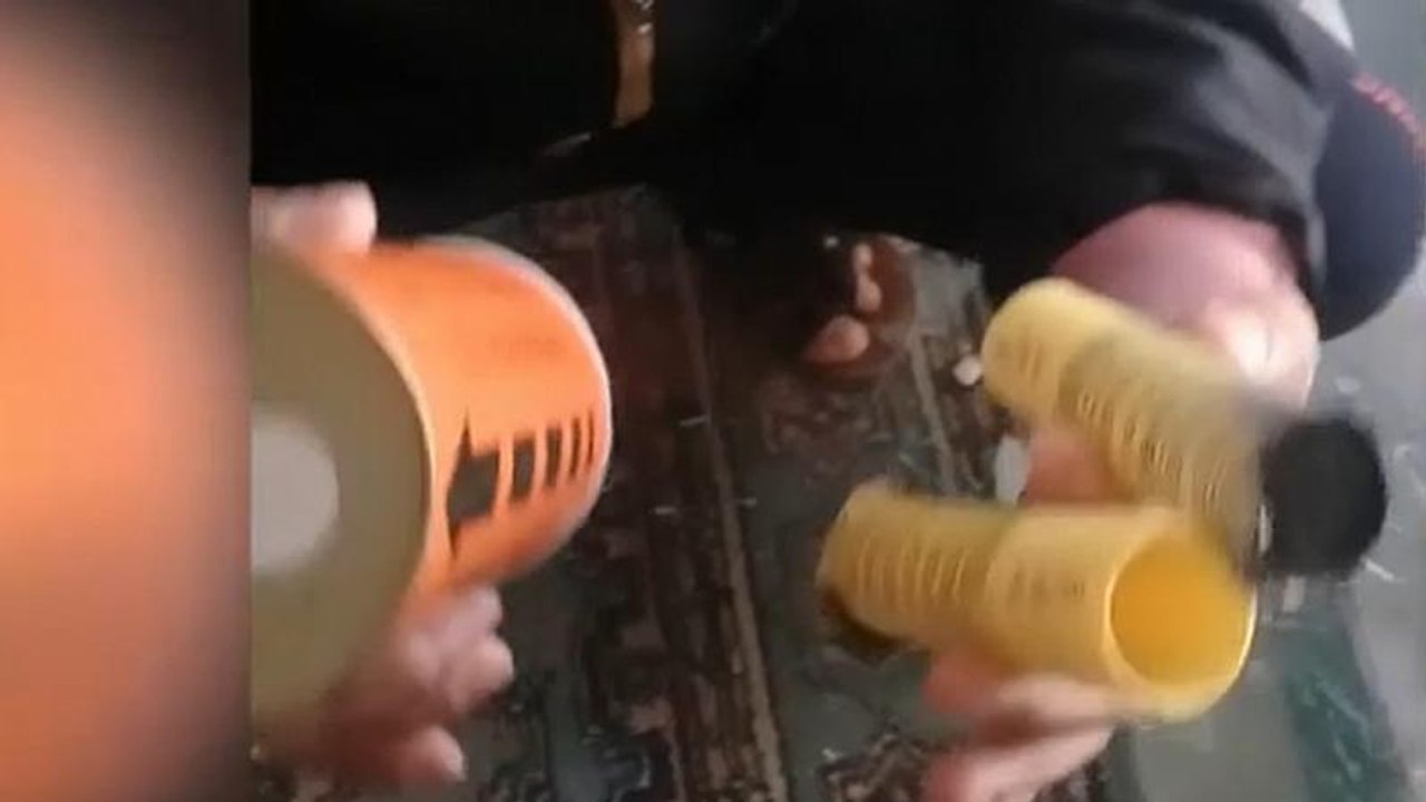 Nahe Athen: Demonstranten greifen Migranten an