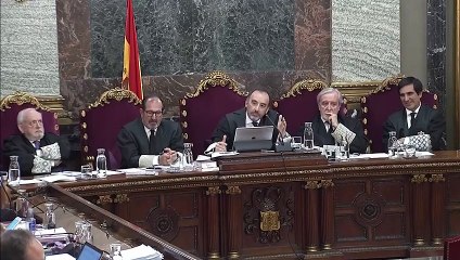 Pina interroga un agent de la Guàrdia Civil sobre com va seleccionar les imatges televisives del 20-S