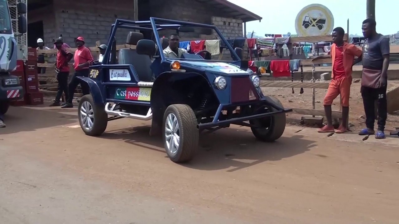 Ce mécanicien camerounais a fabriqué lui-même une voiture à partir de pièces récupérées
