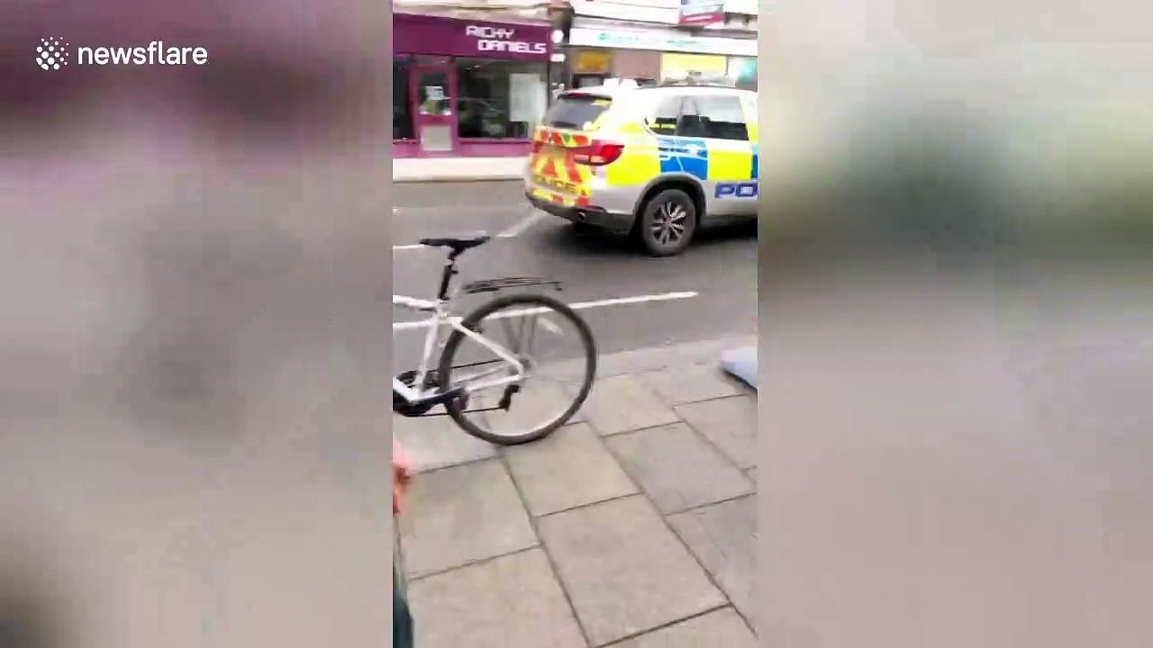 Armed police in Croydon respond to reports of a man with firearm 'threatening to kill people'