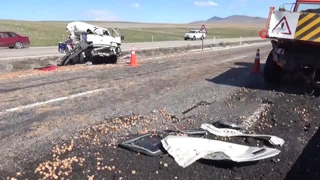 Aksaray'da Trafik Kazası: 2 Ağır Yaralı