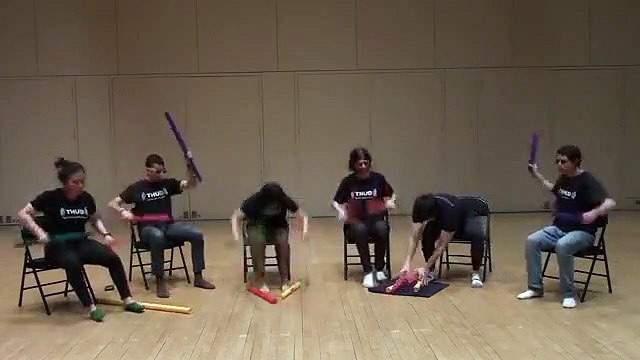 Les étudiants d'Harvard font une reprise de Sandstorm parfaite avec des tubes en plastique