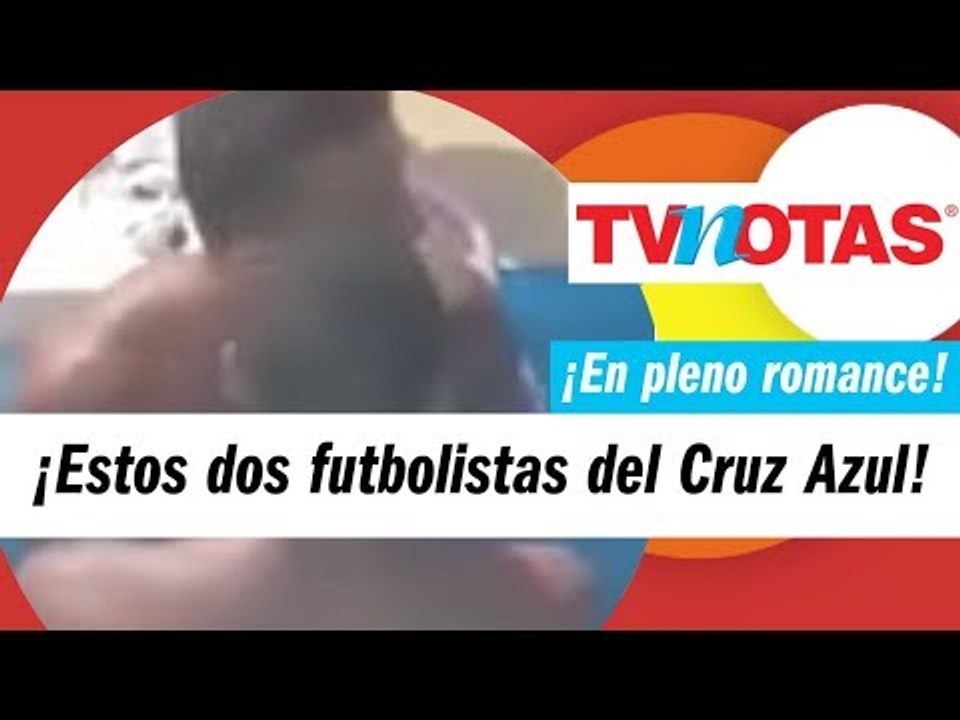 ¡Estos futbolistas estaban a punto de hacer el amor en plena alberca!