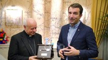 TV Ora - Veliaj i jep “çelësin e Tiranës” presidentit të Akademisë Papnore të Vatikanit