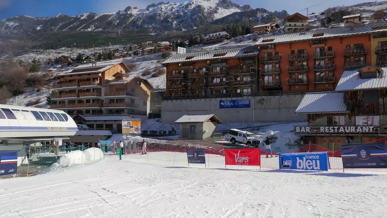 Hautes-Alpes  : d'exceptionnelles conditions pour les vététistes sur neige à Vars